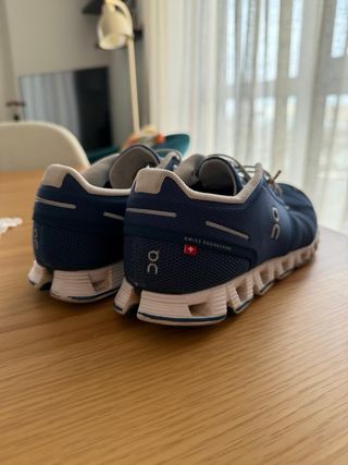 Tênis ON Cloud azul pouco uso