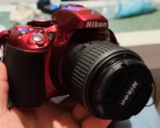 Cámara Nikon D5300 Roja + Lente 18-55