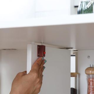 Mesa de Comedor Plegable, Mesa de Cocina Abatible para 6 Personas, Escritorio Plegable Ahorra Espacio Con 2 Estantes Abiertos Y Ruedas con Freno, para Sala de Estar, Oficina, 140X75X74Cm, Blanco