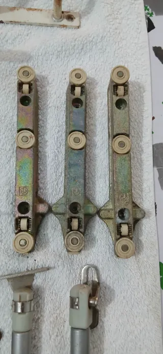 Lote de perchas y herrajes