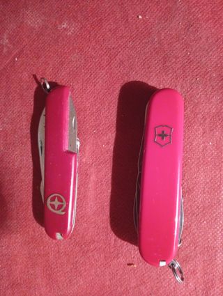 Navajas multiusos rosa y plateada