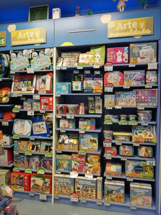 Estanterías perimetráles de pared para tiendas