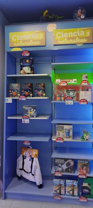 Estanterías perimetráles de pared para tiendas