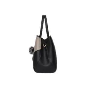 Borsa donna nera e grigia con ciondolo