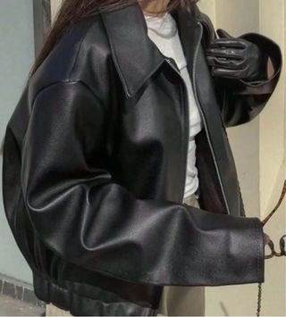 Chaqueta efecto piel negra