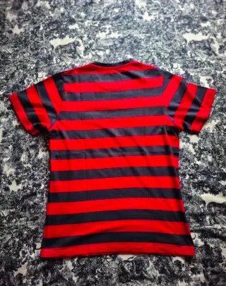 Camiseta Pull&Bear rayas roja y negra