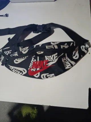Riñonera Nike Negra Estampada