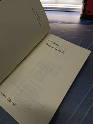 2 libros, PASAJE A LA INDIA - E.M. FORSTER + el pensamiento de la india