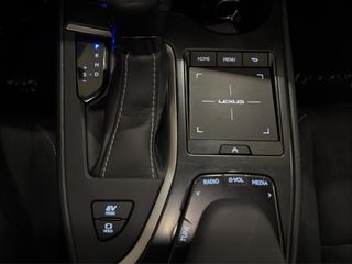 LEXUS UX 2.0 250H BUSINESS AUTO 184 5P