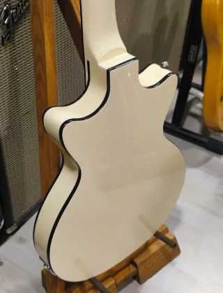 Framus Hollywood Crema Blanco Guitarra
