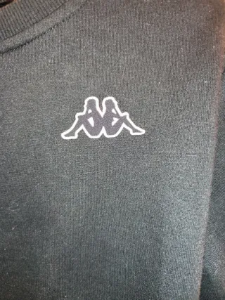 Sudadera Kappa cropped negra bandas