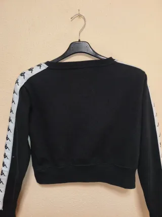 Sudadera Kappa cropped negra bandas