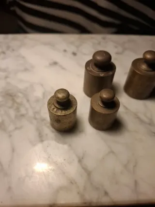 Pesos báscula antiguos