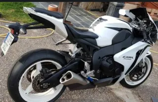 Honda CBR 1000 RR Blanca Deportiva