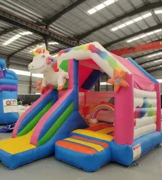 Castillo hinchable unicornio con tobogán