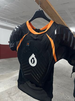 Peto Protección Enduro SIXSIXONE