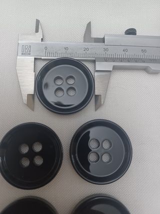 Bottoni neri 4 fori