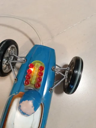 Coche de carreras Lotus Paya antiguo, funcionando