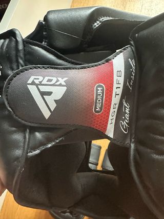 Casco boxeo RDX y guantillas MMA