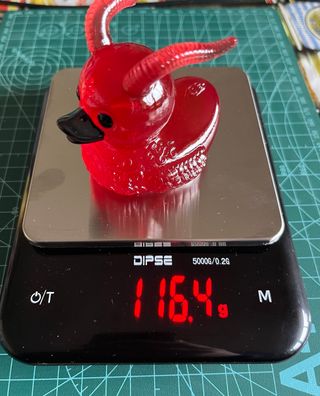 Pato Resina Rojo Diabólico Gótico