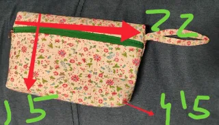Monedero/neceser floral con asa y cremallera verde