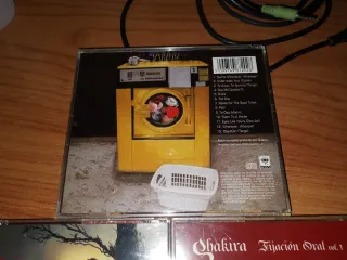 Shakira CDs Servicio de lavanderia y Fijación Oral