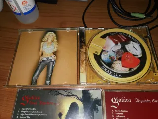 Shakira CDs Servicio de lavanderia y Fijación Oral