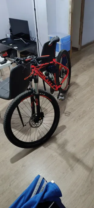 Bicicleta Scott Scale 770 Roja