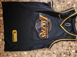 Camiseta Nike Lakers Edición Dorada Talla M