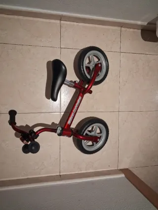 Bicicleta de equilibrio Chicco Roja