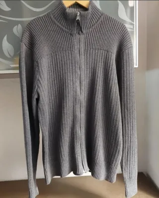 Chaqueta de punto gris con cremallera