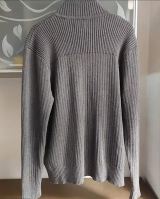 Chaqueta de punto gris con cremallera