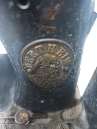 Máquina de coser Wertheim antigua