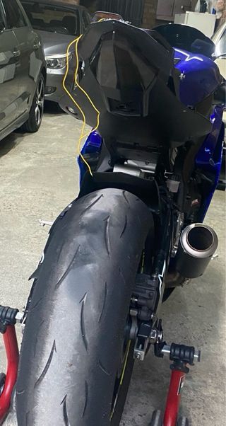 Piloto trasero R6 con intermitente LED