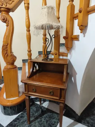 Mesita de noche de madera