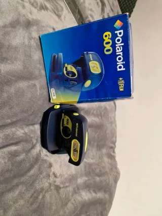 Cámara Polaroid Azul y Amarilla