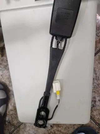 Anclaje cinturón delantero izquierdo
