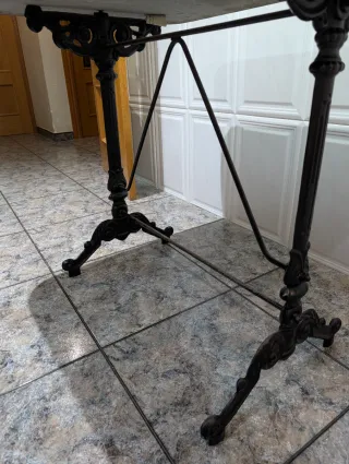 Mesa de mármol rectangular