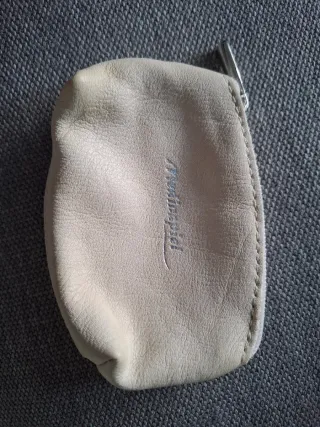 Monedero de piel blanco