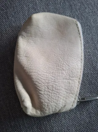 Monedero de piel blanco