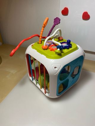 Cubo de actividades para bebé
