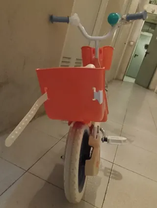 Bicicleta infantil Stitch con cesta