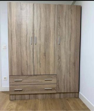 Armario blanco de madera