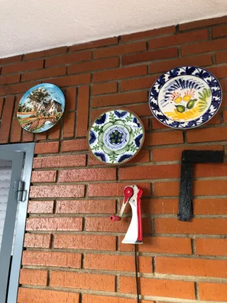 Set di piatti decorativi in ceramica