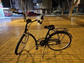 Bicicleta urbana negra