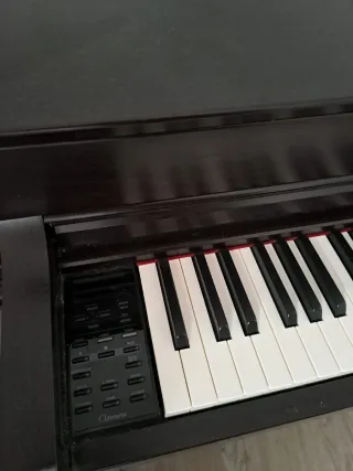 Piano Yamaha Marrón Oscuro