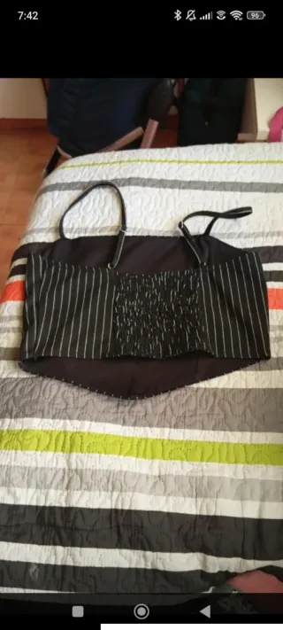 Crop top negro rayas blancas