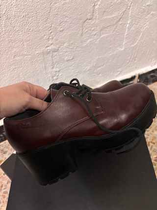 Zapatos de plataforma granates