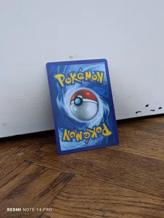 Carta Pokémon Pikachu VMAX Gigantamax