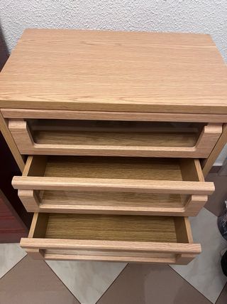 Cajonera alta de madera y cristal 50x30x95